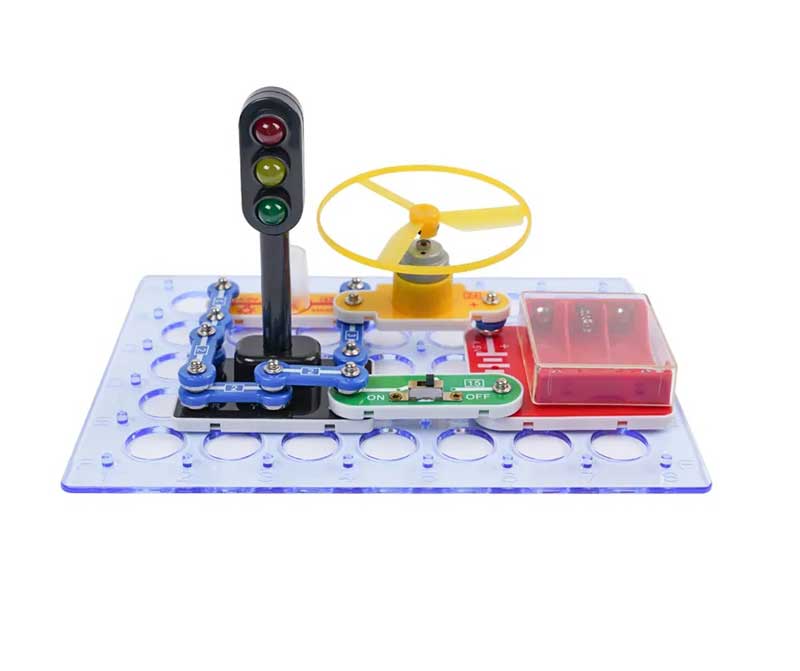 Experiment with electrical circuits for children - traffic light