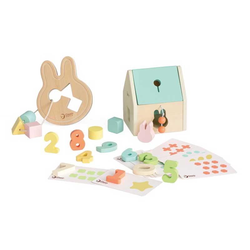 Wooden toy set for children aged 12 to 18 months