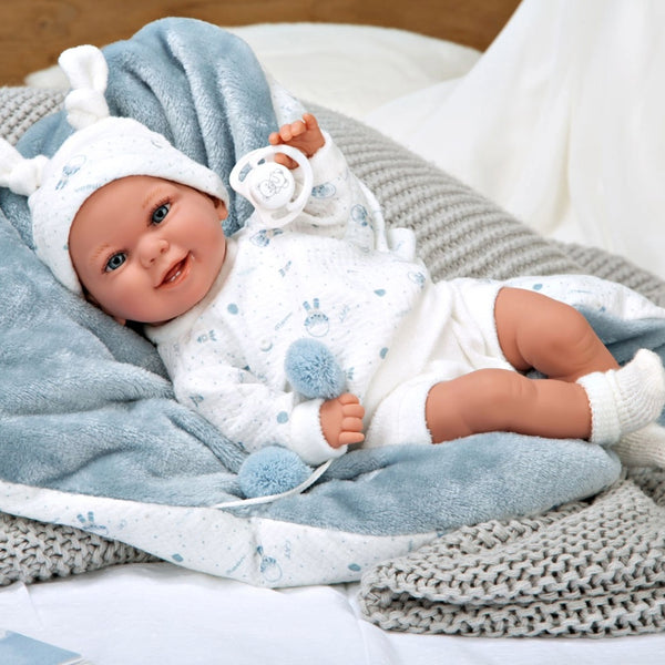 Кукла-бебе Babyto Elegance със синьо одеялце, реално тегло - 35 см